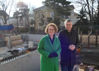 NÖAAB: Modernste Bauordnung Österreichs tritt in Kraft NÖAAB-Landesobfrau Christiane Teschl-Hofmeister und NBG -Obmann Martin Schuster informierten zur neuen Bauordnung in Niederösterreich (Foto: Thomas Resch)