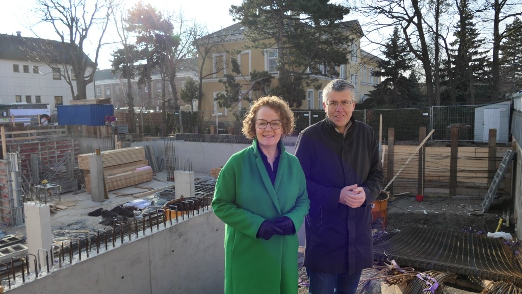 NÖAAB-Landesobfrau Christiane Teschl-Hofmeister und NBG -Obmann Martin Schuster informierten zur neuen Bauordnung in Niederösterreich (Foto: Thomas Resch)