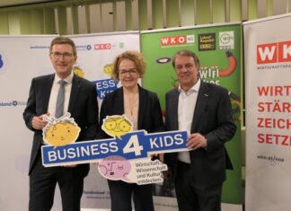 Auch heuer wieder „Business4Kids“ und „WIFI Kids Academy“ (v.l.n.r.): SPAR-Geschäftsführer Alois Huber, Familien-Landesrätin Christiane Teschl-Hofmeister und WKNÖ-Präsident Wolfgang Ecker (Foto: Thomas Resch)