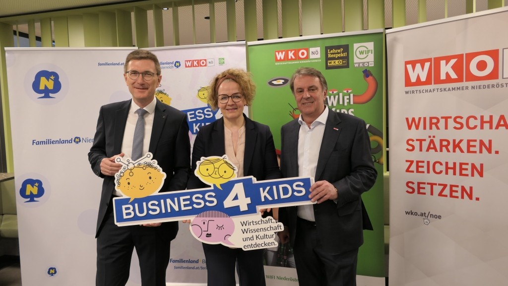 (v.l.n.r.): SPAR-Geschäftsführer Alois Huber, Familien-Landesrätin Christiane Teschl-Hofmeister und WKNÖ-Präsident Wolfgang Ecker (Foto: Thomas Resch)