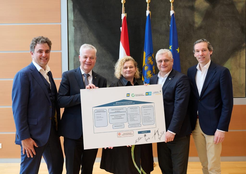 (v.l.n.r.): Vorsitzender des ÖGK Landesstellenausschusses Florian Hengl, Landesrat Anton Kasser, Vorständin der NÖ Landesgesundheitsagentur Elisabeth Bräutigam, Landesrat Martin Antauer und NÖGUS Geschäftsführer Volker Knestel