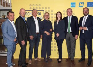 Lange Nacht der Forschung begeisterte in Wieselburg und Ybbs-Persenbeug (v.l.n.r.): LAbg. Anton Erber, ecoplus Prokurist Claus Zeppelzauer, Heinz-Peter Allmer (Werksgruppenleiter Verbund Hydro Power), Landeshauptfrau Johanna Mikl-Leitner, Martina Krütinar (Verbund Hydro Power), Landeshauptfrau-Stellvertreter Stephan Pernkopf und ecoplus Prokurist Bernhard Ebner