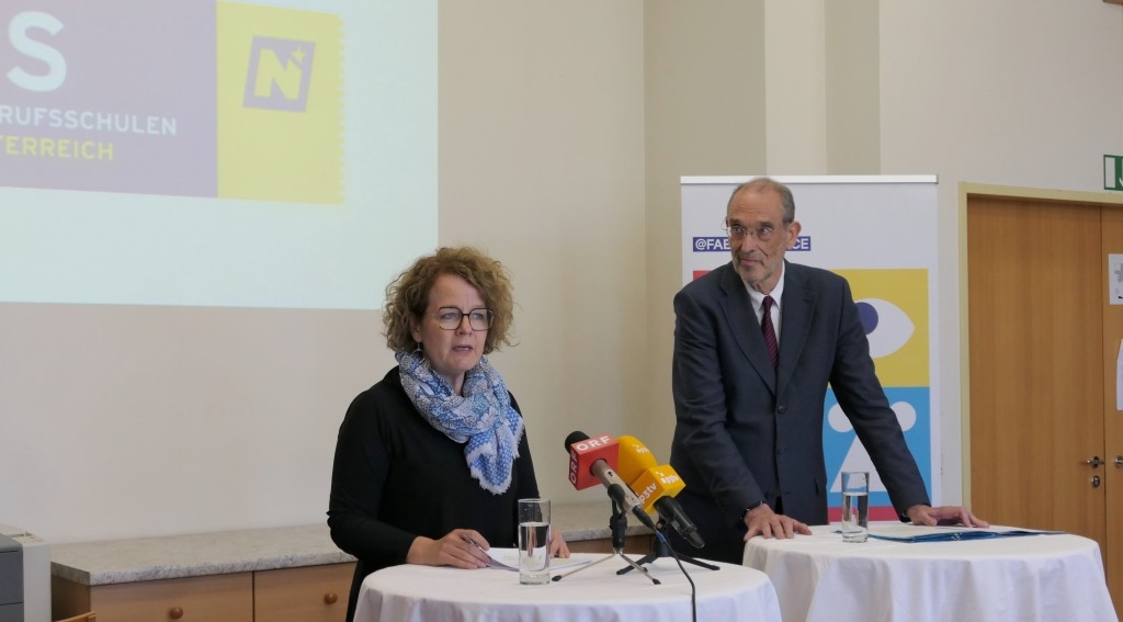 Landesrätin Christiane Teschl-Hofmeister und Heinz Faßmann, Präsident der Österreichischen Akademie der Wissenschaften bei der Pressekonferenz zur Initiative „Akademie im Klassenzimmer“, die im Juni 2026 in den Landesberufsschulen in Niederösterreich startet (Foto: Thomas Resch)