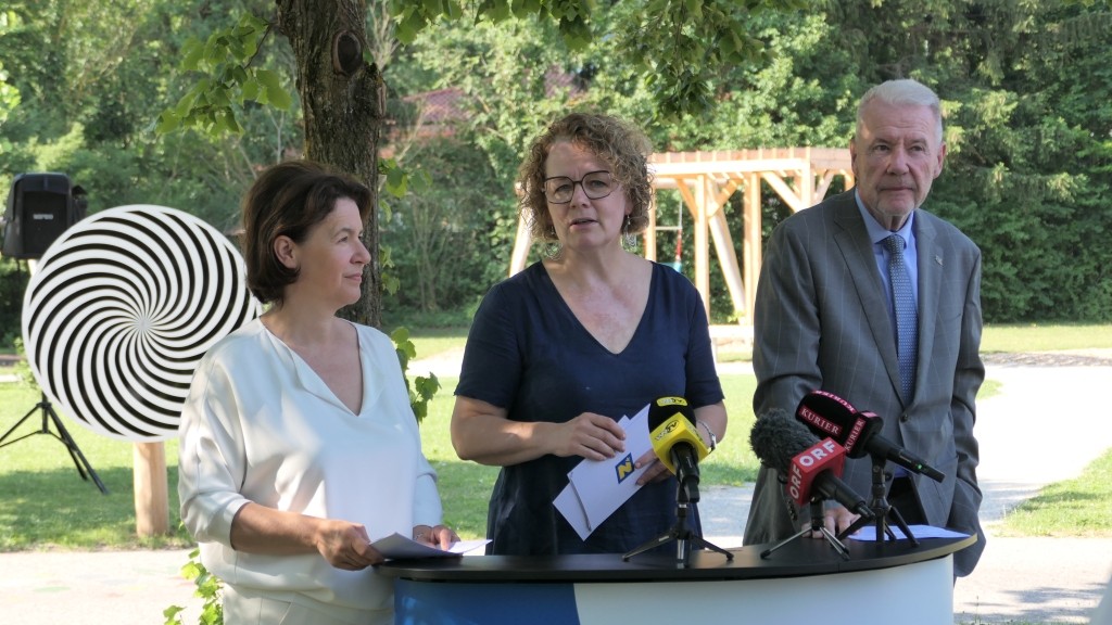 Wiener-Neustadt-Neuer-Spielplatz-f-r-die-Waldschule-er-ffnet