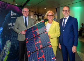 LH Mikl-Leitner/LH-Stv. Pernkopf: Niederösterreich entwickelt sich zu einem starken Space-Standort im Herzen Europas (v.l.n.r.): LH-Stv. Stephan Pernkopf, LH Johann Mikl-Leitner und ESA-Generaldirektor Josef Aschbacher