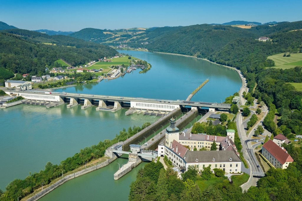 Donaukraftwerk Ybbs-Persenbeug und Schloss Persenbeug (Foto: Marktgemeinde Persenbeug-Gottsdorf)