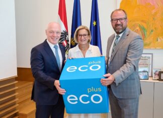 ecoplus Regionalförderung: 34 Millionen Euro für starke Regionen (v.l.n.r.): ecoplus Geschäftsführer Helmut Miernicki, Landeshauptfrau Johanna Mikl-Leitner und ecoplus Prokurist Bernhard Ebner (Foto: NLK Pfeiffer)