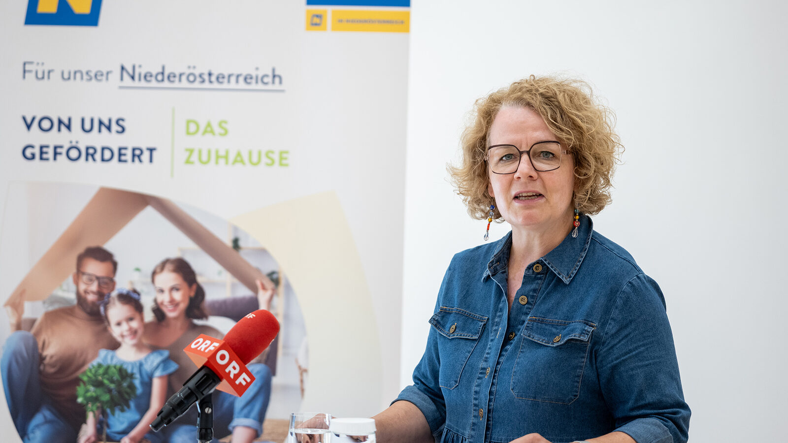 „Vor wenigen Tagen hat die Niederösterreichische Wohnbau-Hotline einen Meilenstein erreicht: Es ist der 500.000. Anruf entgegengenommen worden“, so Wohnbau-Landesrätin Christiane Teschl-Hofmeister