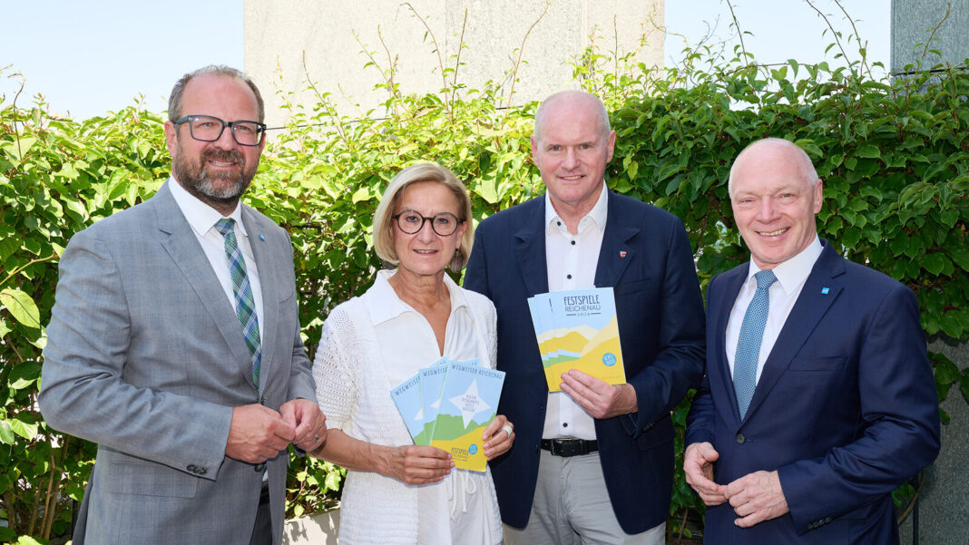 (v.l.n.r.): ecoplus Prokurist Bernhard Ebner, Landeshauptfrau Johanna Mikl-Leitner, Bürgermeister Johann Döller und ecoplus Geschäftsführer Helmut Miernicki