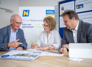 Innovation im Wohnbau: Das Erfolgsmodell der NÖ Wohnbauforschung (v.l.n.r.): Projektbegleiter Andreas Windsperger, Wohnbau-Landesrätin Christiane Teschl-Hofmeister und Abteilungsleiter Peter Neurauter