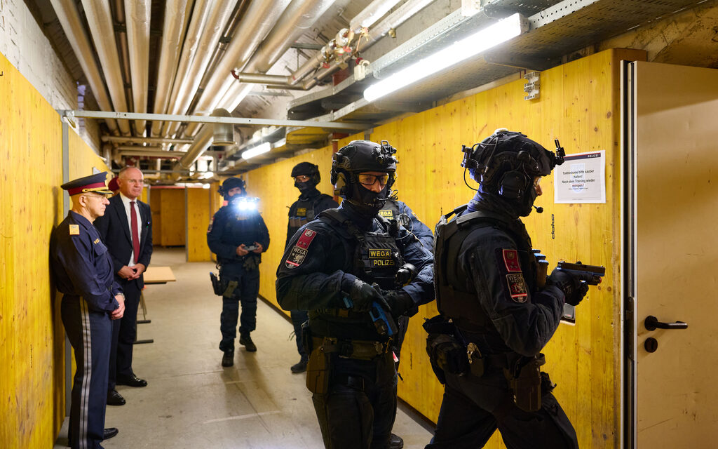 Die neuen Plattenträger bieten Schutz nach VPAM 6, während gleichzeitig die Beweglichkeit und damit auch die Durchhaltefähigkeit der Einsatzkräfte gewährleistet wird.