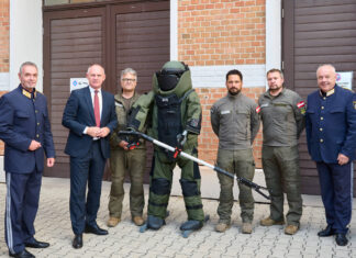 EKO Cobra: Acht neue Anzüge für den Entschärfungsdienst Neue Bombenschutzanzüge für zusätzlichen Schutz der Entschärfer