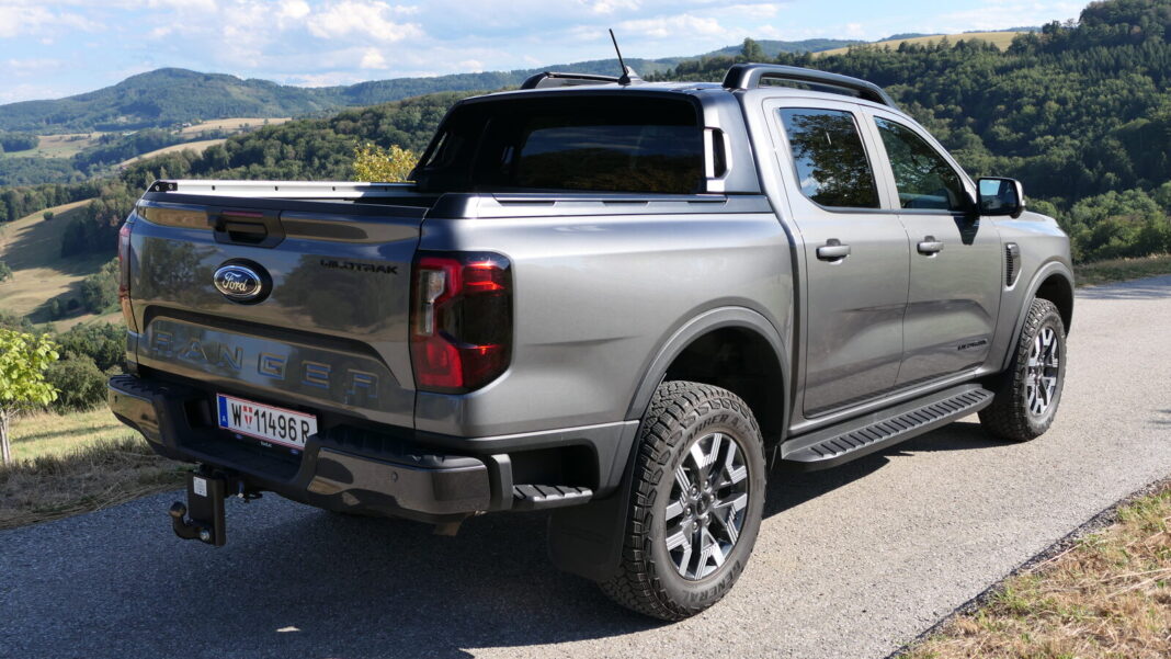 Kraftpaket unter Strom: Der Ford Ranger Wildtrak PHEV im Guten Tag Österreich Autotest. Unverwüstliches Pick-up-Design trifft auf zukunftsweisende Plug-in-Hybrid-Technologie