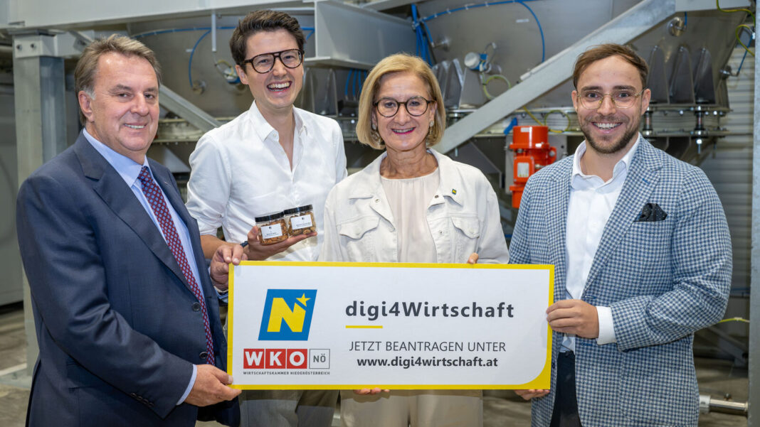 (v.l.n.r.): WKNÖ-Präsident Wolfgang Ecker, Sebastian Jeschko (GF Kern Tec), Landeshauptfrau Johanna Mikl-Leitner und David Wagner (Leiter operatives Geschäft Kern Tec)