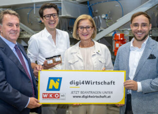 „digi4wirtschaft“geht in die nächste Runde (v.l.n.r.): WKNÖ-Präsident Wolfgang Ecker, Sebastian Jeschko (GF Kern Tec), Landeshauptfrau Johanna Mikl-Leitner und David Wagner (Leiter operatives Geschäft Kern Tec)