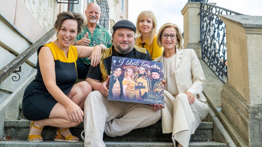 (vorne (v.l.n.r.): ) Ursula Gerstbach, Franz Alexander Langer, Landeshauptfrau Johanna Mikl-Leitner, (hinten (v.l.n.r.): ) Gary Lux und Doris Schillein