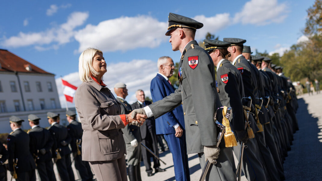Bundesheer: Feierliche Übernahme von 132 Leutnanten ins Bundesheer