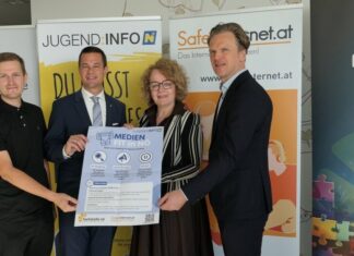 „Medienfit in Niederösterreich“: Sicheres Surfen für Jugendliche (v.l.n.r.): Lukas Schneider, Geschäftsführer Jugend:info NÖ, Bildungsdirektor Karl Fritthum, Bildungs-Landesrätin Christiane Teschl-Hofmeister und Bernhard Jungwirth, Geschäftsführer des österreichischen Instituts für angewandte Telekommunikation (ÖIAT) und Projektleiter von Saferinternet.at