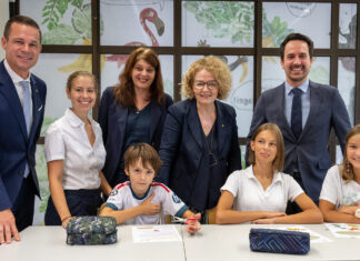 NÖ: Sommerschule verzeichnet massiven Zuwachs Beim Besuch der Sommerschule in Mödling (v.l.n.r.): Bildungsdirektor Karl Fritthum, Sommerschul-Leiterin Lisbeth Lintner, Direktorin Birgit Gruber-Pernitsch, Landesrätin Christiane Teschl-Hofmeister und Bundesminister Christoph Wiederkehr mit Sommerschul-Kindern Nayel, Amra und Carina