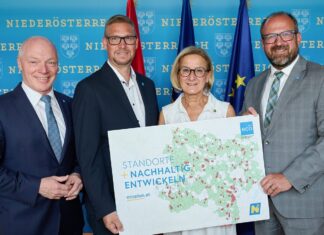 Zweite Brachflächenerhebung in Niederösterreich gestartet (v.l.n.r.): ecoplus Geschäftsführer Helmut Miernicki, Geschäftsfeldleiter ecoplus Investorenservice Andreas Kirisits, Landeshauptfrau Johanna Mikl-Leitner und ecoplus Prokurist Bernhard Ebner