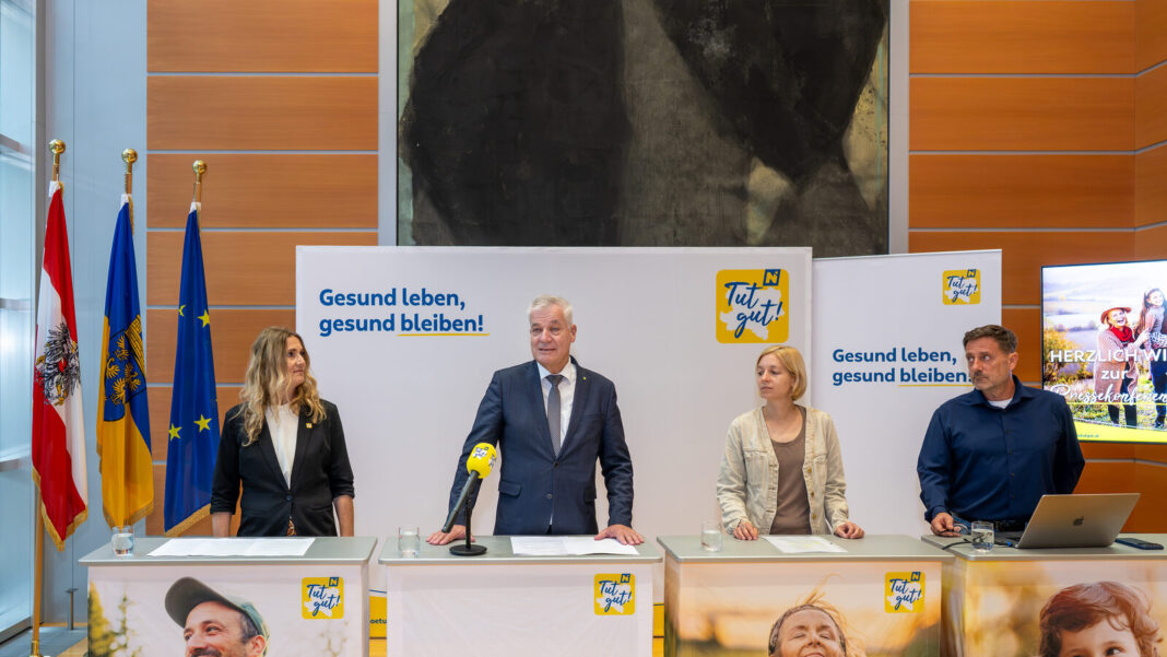 Projektleiterin „Gesundheitskompetenz“ Alexandra Benn-Ibler, Landesrat Anton Kasser, Gesundheitskompetenzexpertin Edith Flaschberger und k25 Werbeagentur -Geschäftsführer Wolfgang Hemmerich (v.l.n.r.): bei der Pressekonferenz