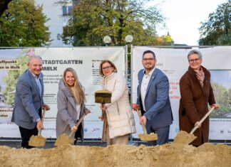 Mikl-Leitner setzt Spatenstich für den Stadtgarten Melk (v.l.n.r.): Vizebürgermeister Wolfgang Kaufmann, Abgeordnete zum NÖ Landtag Silke Dammerer, Bürgermeister Patrick Strobl, Stadträtin Ute Weisinger und Landeshauptfrau Johanna Mikl-Leitner beim Spatenstich für den neuen „Boulevard Melk“