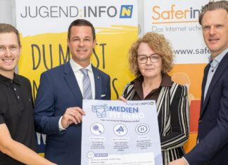 Medienfit in Niederösterreich: Über 33.000 Aufrufe in einem Monat (v.l.n.r.): Lukas Schneider, Geschäftsführer der Jugend:info NÖ, Bildungsdirektor Karl Fritthum, Bildungslandesrätin Christian Teschl-Hofmeister und Bernhard Jungwirth, Geschäftsführer des Österreichischen Instituts für angewandte Telekommunikation (ÖIAT) und Projektleiter von Saferinternet.at