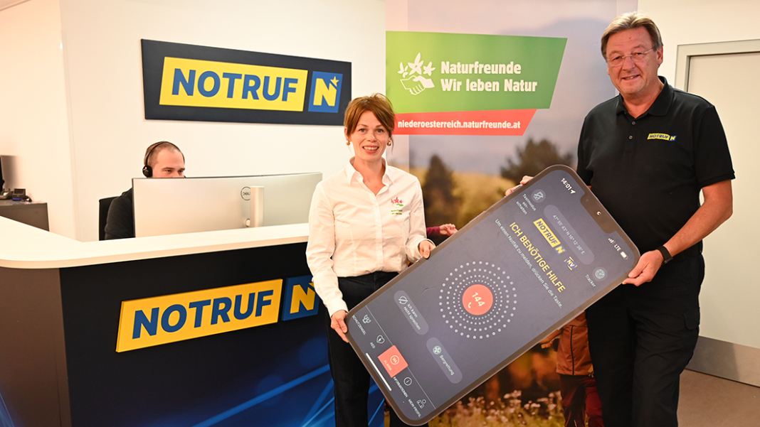 Gemeinsam für mehr Sicherheit beim Wandern: Tamara Ladinger, Geschäftsführerin der Naturfreunde Niederösterreich, und Josef Schmoll, Geschäftsführer von Notruf Niederösterreich, setzen im Wanderherbst auf Prävention, gute Tourenplanung und richtiges Handeln im Notfall