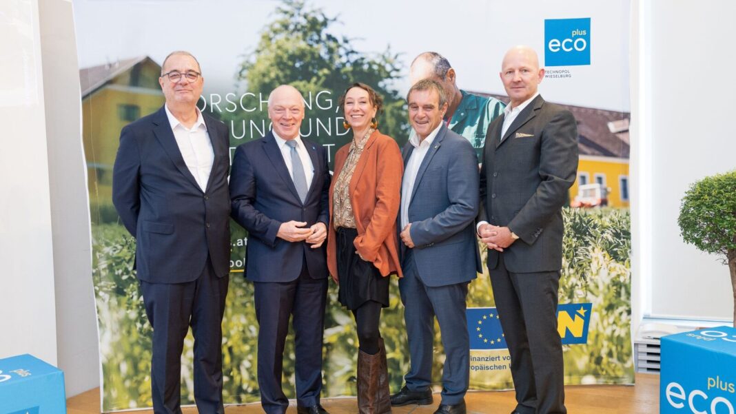 (v.l.n.r.): Peter Strauss (Bundesamt für Wasserwirtschaft), ecoplus Geschäftsführer Helmut Miernicki, Ursula Strauss, LAbg. Anton Erber und ecoplus Prokurist Claus Zeppelzauer