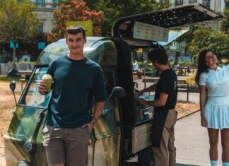 Wiener Espressomobil erweitert sein Angebot um eine mobile Matcha-Bar Mit dem „Matchamobil“ überträgt der Wiener Pionier für mobile Kaffeebars sein Erfolgsrezept auf das Trendgetränk Matcha und bringt es auf drei Rädern zu Festivals und Firmenevents
