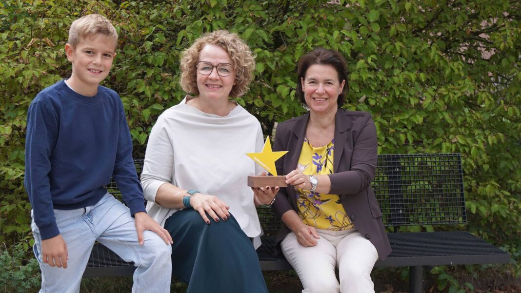 Familien-Landesrätin Christiane Teschl-Hofmeister, Barbara Trettler, Geschäftsführerin der Familienland Niederösterreich GmbH, und Maximilian