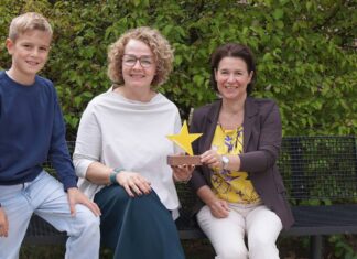 Familienland*Stars: Neue Auszeichnung für familienfreundliche Projekte Familien-Landesrätin Christiane Teschl-Hofmeister, Barbara Trettler, Geschäftsführerin der Familienland Niederösterreich GmbH, und Maximilian
