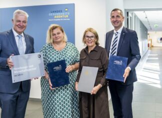 NÖ LGA und IMC Krems starten strategische Partnerschaft für Forschung und Innovation (v.l.n.r.): Landesrat Anton Kasser, Vorständin NÖ LGA Elisabeth Bräutigam, Geschäftsführerin IMC Krems Ulrike Prommer und Vorstand NÖ LGA Bernhard Kadlec