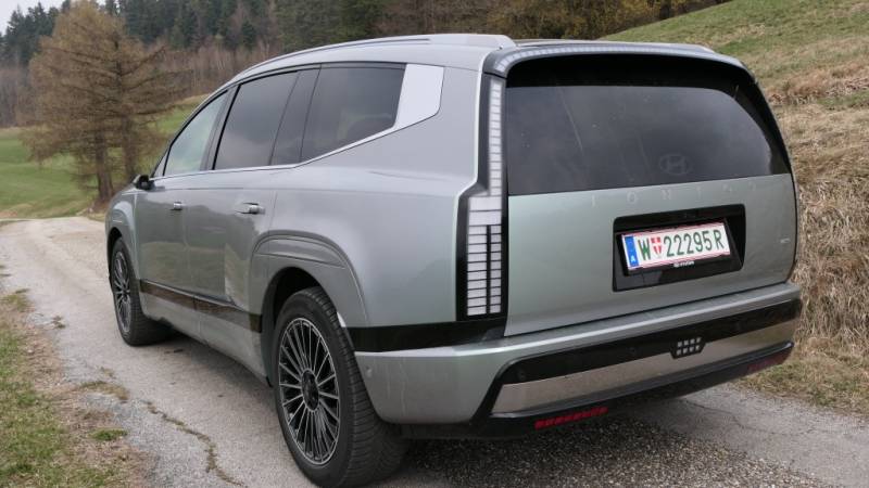 Stattlicher Auftritt mit fließenden Formen: Der Hyundai IONIQ 9 Performance 4WD im Guten Tag Österreich Autotest (Foto: Thomas Resch)