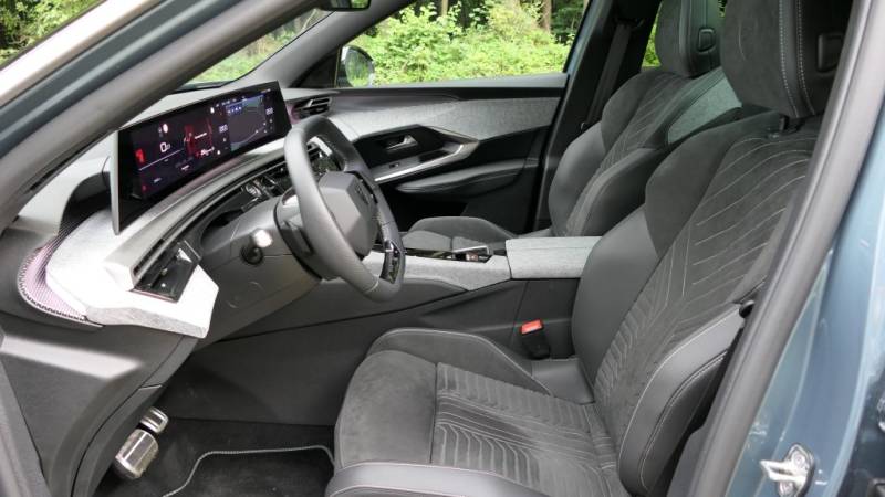 Der Peugeot 5008 GT Mild Hybrid 136 e-DCs6 überzeugt im Guten Tag Österreich Autotest mit viel Platz, modernem Design und effizientem Antrieb (Foto. Thomas Resch)