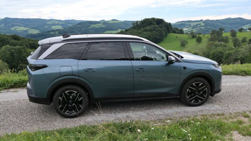 Der Peugeot 5008 GT Mild Hybrid 136 e-DCs6 überzeugt im Guten Tag Österreich Autotest mit viel Platz, modernem Design und effizientem Antrieb (Foto. Thomas Resch)