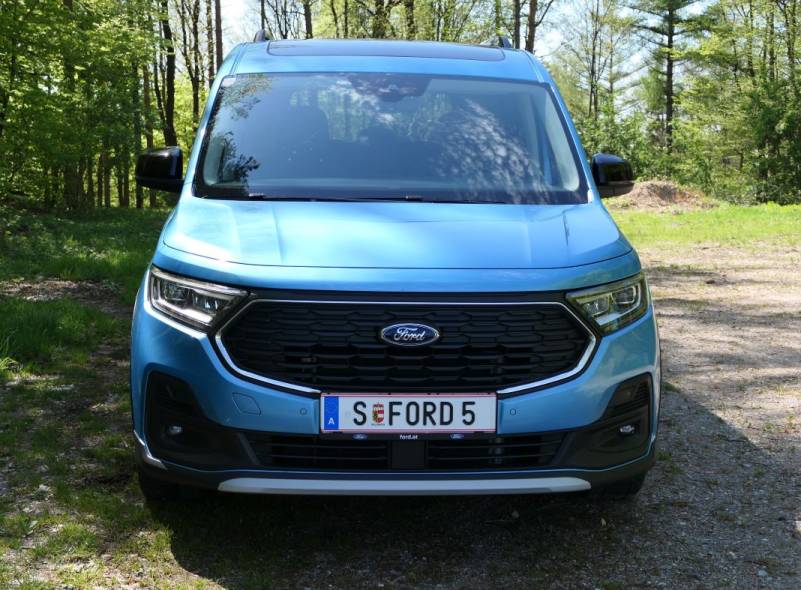 Der Ford Tourneo Connect 2,0 EcoBlue in der Ausstattungslinie Active samt Allradantrieb und 6-Gang Schaltgetriebe im Guten Tag Österreich Autotest (Bildquelle: Thomas Resch)