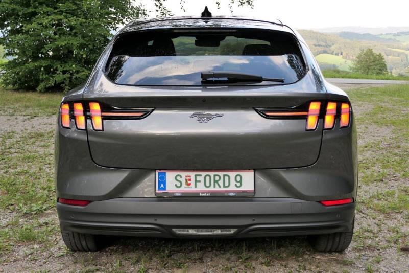 Der Ford Mustang Mach-E RWD mit 99 kWh Batterie im Guten Tag Österreich Autotest (Bildquelle: Thomas Resch)