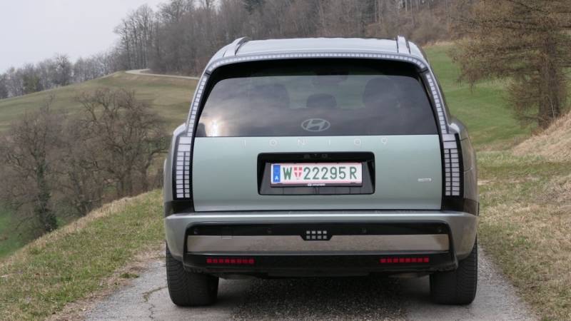 Stattlicher Auftritt mit fließenden Formen: Der Hyundai IONIQ 9 Performance 4WD im Guten Tag Österreich Autotest (Foto: Thomas Resch)