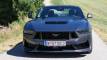 Der Mustang Dark Horse zeigt sich im Guten Tag Österreich Autotest  kompromisslos: V8, Hinterradantrieb und mit jeder Menge Selbstbewusstsein (Foto: Thomas Resch)