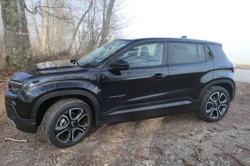 Der Jeep Avenger Elektro in der Ausstattungsvariante Summit im Guten Tag Österreich Autotest (Bildquelle: Thomas Resch)