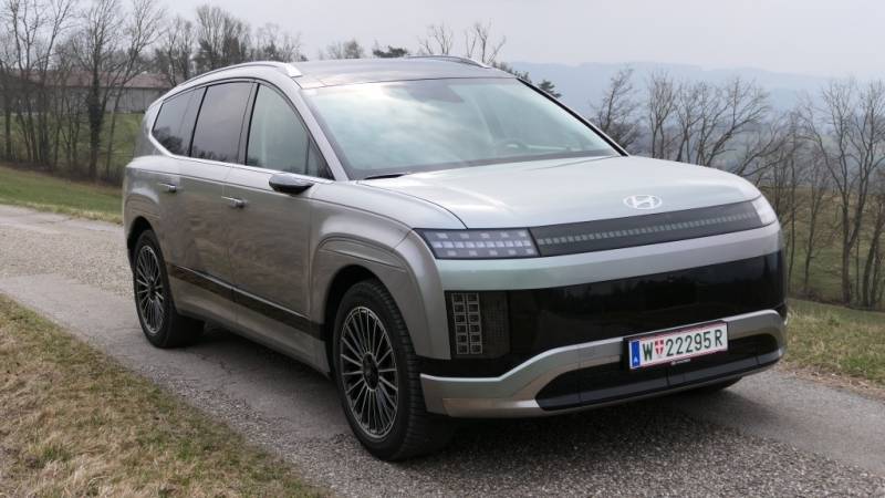 Stattlicher Auftritt mit fließenden Formen: Der Hyundai IONIQ 9 Performance 4WD im Guten Tag Österreich Autotest (Foto: Thomas Resch)