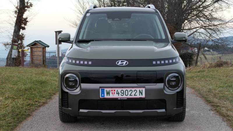 Kompakt, elektrisch und mit einem Hauch Abenteuer – Der Hyundai INSTER Cross Line 49 kWh im Guten Tag Österreich Autotest (Foto: Thomas Resch)