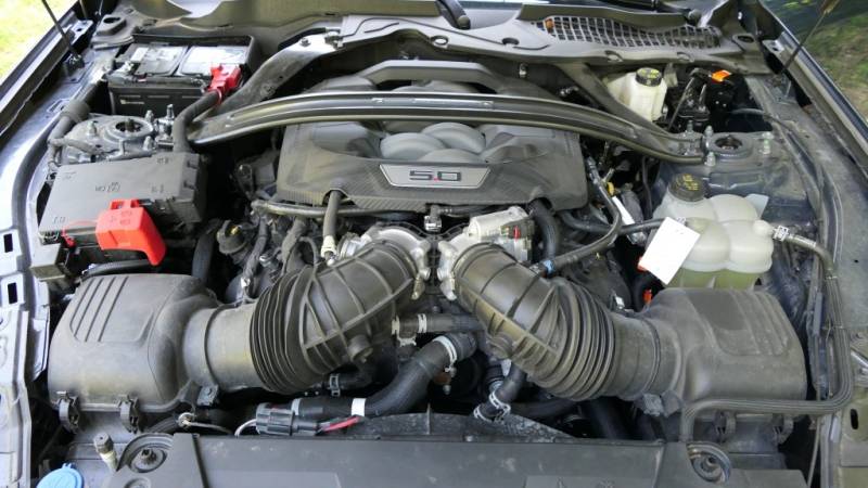 Der Mustang Dark Horse zeigt sich im Guten Tag Österreich Autotest  kompromisslos: V8, Hinterradantrieb und mit jeder Menge Selbstbewusstsein (Foto: Thomas Resch)