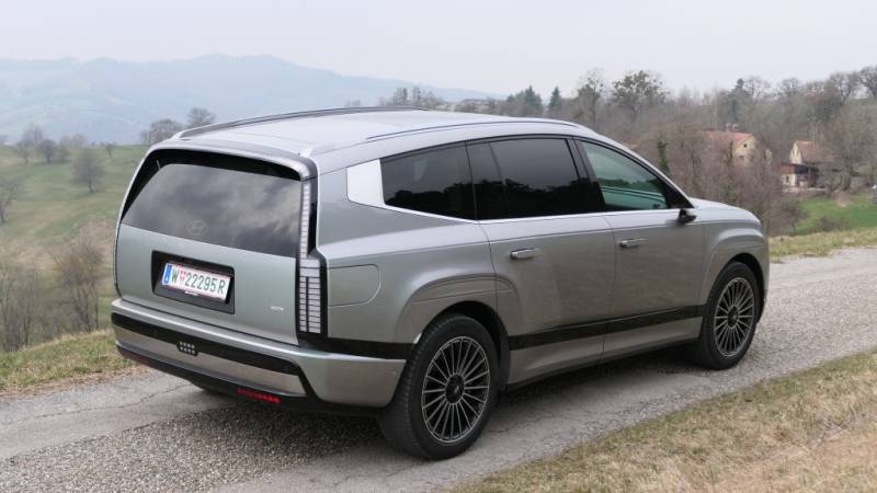 Stattlicher Auftritt mit fließenden Formen: Der Hyundai IONIQ 9 Performance 4WD im Guten Tag Österreich Autotest (Foto: Thomas Resch)
