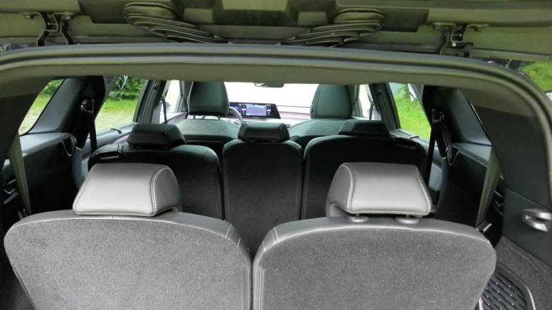 Der Peugeot 5008 GT Mild Hybrid 136 e-DCs6 überzeugt im Guten Tag Österreich Autotest mit viel Platz, modernem Design und effizientem Antrieb (Foto. Thomas Resch)
