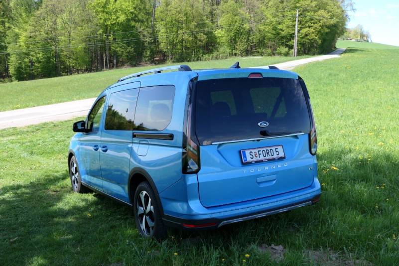 Der Ford Tourneo Connect 2,0 EcoBlue in der Ausstattungslinie Active samt Allradantrieb und 6-Gang Schaltgetriebe im Guten Tag Österreich Autotest (Bildquelle: Thomas Resch)