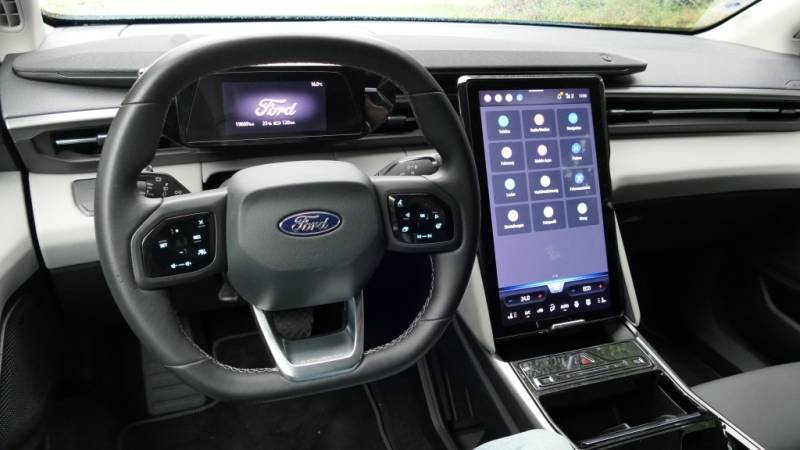 „Eleganter Stromer mit Weitblick: Der neue Ford Explorer RWD im Guten Tag Österreich Autotest.“ (Foto: Thomas Resch)