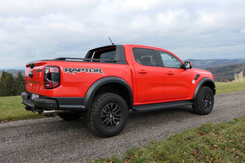 Der Ford Ranger Raptor 3.0 Ecoboost V6 mit 10-Gang-Automatikgetriebe im Guten Tag Österreich Autotest (Bildquelle: Thomas Resch)