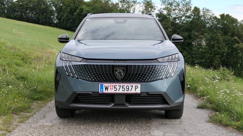 Der Peugeot 5008 GT Mild Hybrid 136 e-DCs6 überzeugt im Guten Tag Österreich Autotest mit viel Platz, modernem Design und effizientem Antrieb (Foto. Thomas Resch)